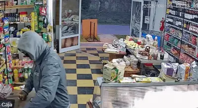 A punta de cuchilla delincuente asaltó almacén en plena tarde