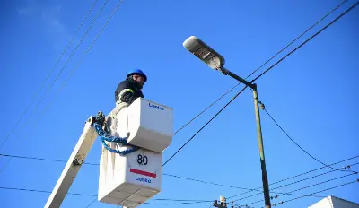 La Plata avanza con su Plan de Alumbrado: renovaron luminarias en Villa Elisa, Gorina y Los Hornos