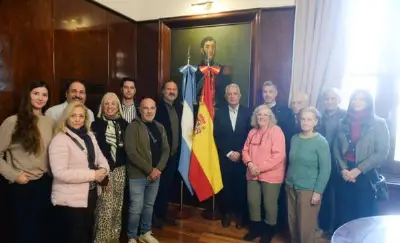 Alak y la comunidad española anunciaron la reconstrucción de la Plaza España