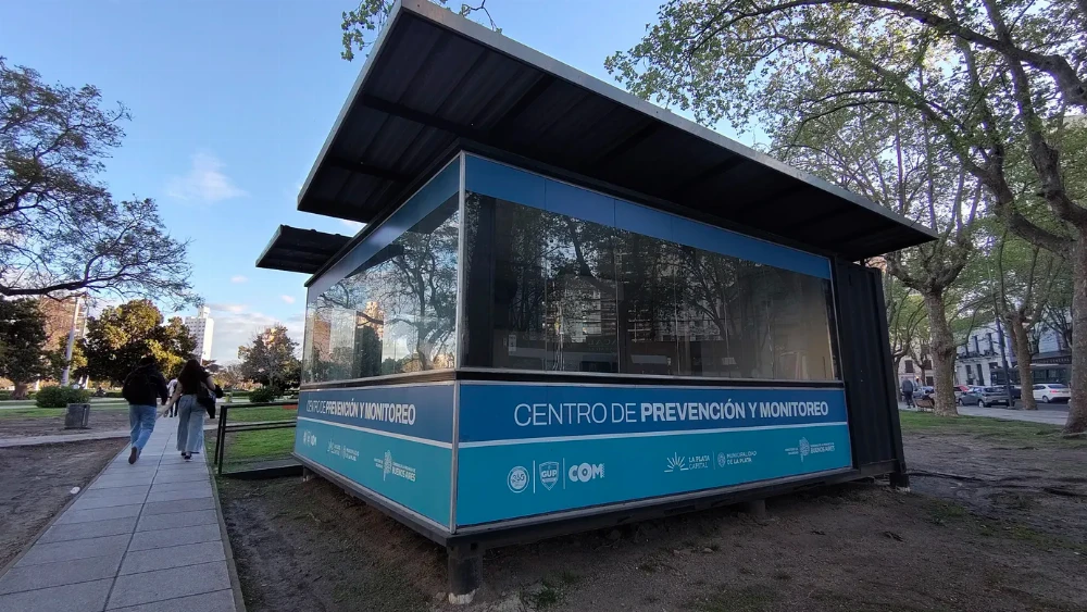 Exigen la reactivación de las garitas de seguridad de La Plata ubicadas en plazas