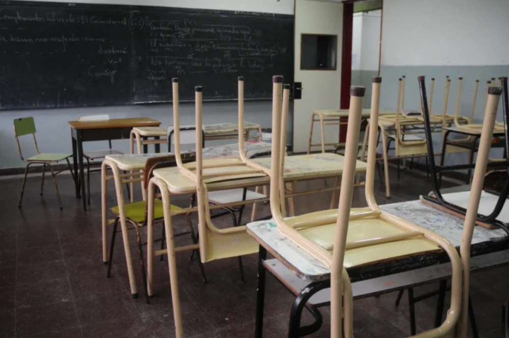 Denuncian que una escuela de La Plata lleva casi 2 semanas cerrada porque la invadieron las ratas