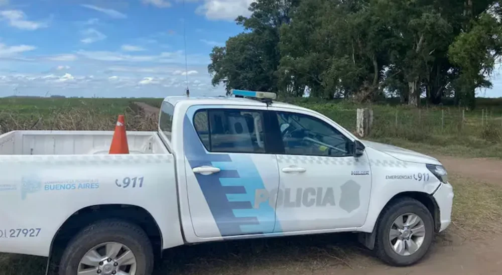 Hallan muerto a un joven en un campo de Berisso e investigan las causas