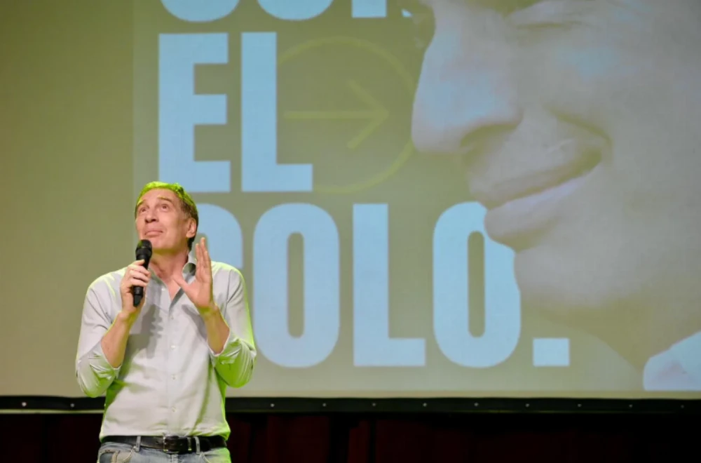 Celebra La Libertad Avanza: la Cámara Electoral ordenó reimprimir los afiches con la cara de Diego Santilli