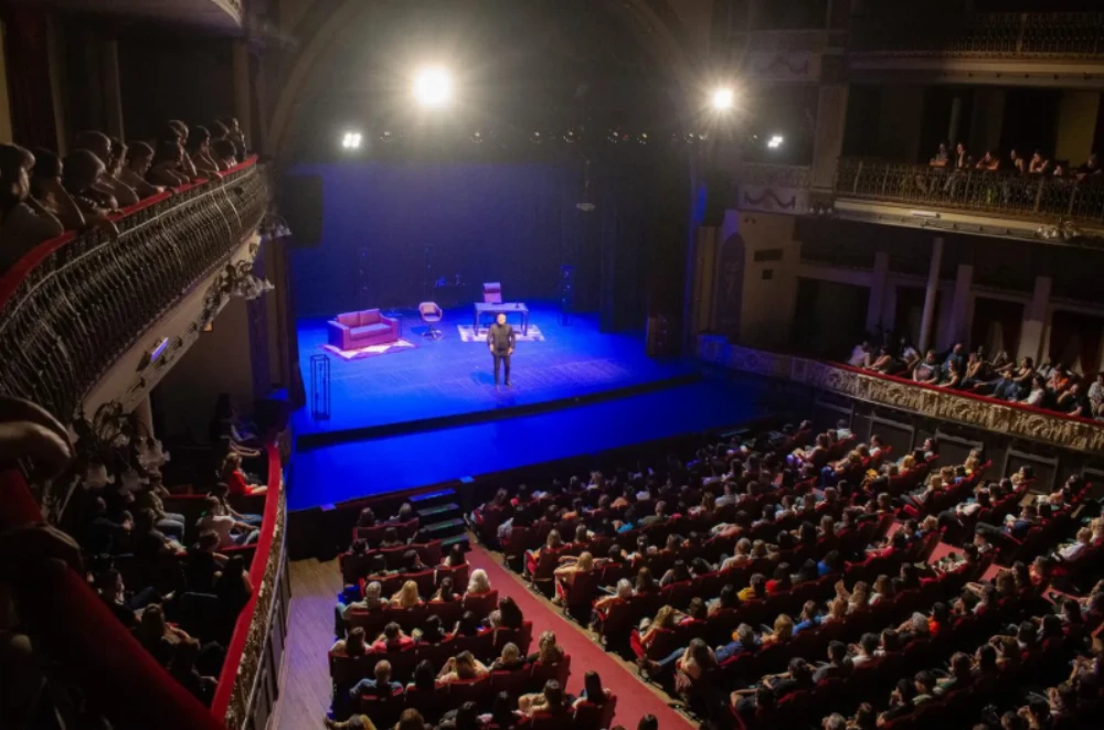 El Teatro Coliseo Podestá de La Plata renueva su programación de octubre con obras y música en escena