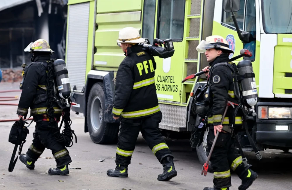 Tragedia en La Plata: padre e hija murieron tras quedar atrapados en un incendio