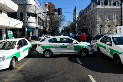 Taxistas y remiseros suspendieron la protesta contra las apps de transporte