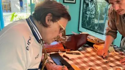 Johnny Depp sorprendió vistiendo la camiseta de Gimnasia y se volvió viral