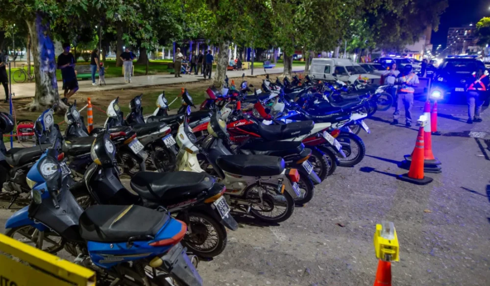 Buscan prohibir en La Plata los "escapes libres" de las motos y endurecer las multas por ruidos molestos