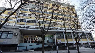 Una joven murió tras caer al vacío desde un segundo piso: detuvieron a su pareja