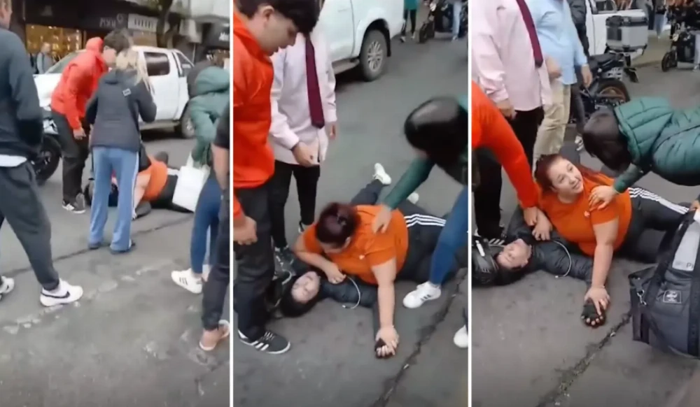un accidente vial en el centro de La Plata terminó con una salvaje pelea en el piso entre dos mujeres