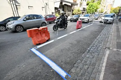 Buscan frenar la reserva ilegal de estacionamiento en las calles de La Plata