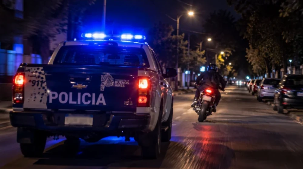 Persecución en La Plata por una moto robada: dos jóvenes huyeron, se tiraron en movimiento y uno terminó detenido