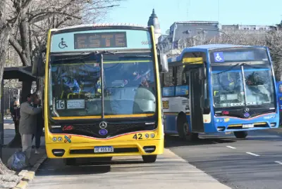 Tomar micros todos los días ya implica un gasto de $100 mil por mes en La Plata y la región