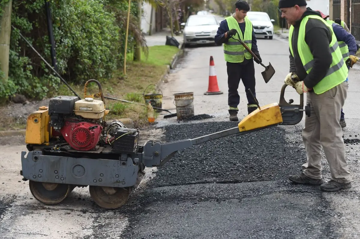 La Municipalidad de La Plata llama a licitación para asfaltar calles por más de $38 mil millones