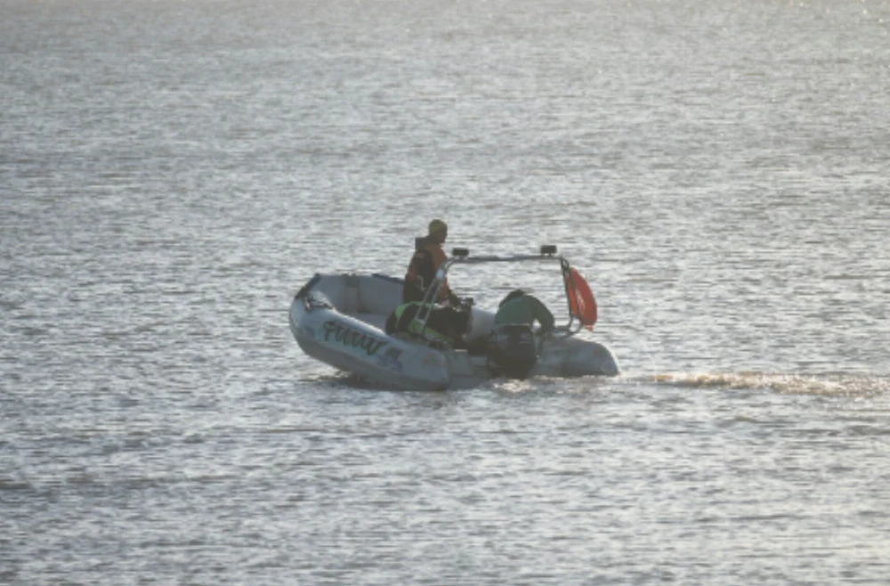 Misterio en el Río de la Plata tras el hallazgo de un cuerpo flotando