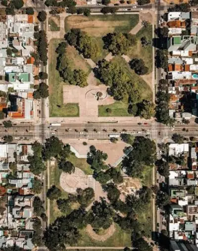 El secreto de Plaza Belgrano: el gran parque de La Plata que no pudo ser