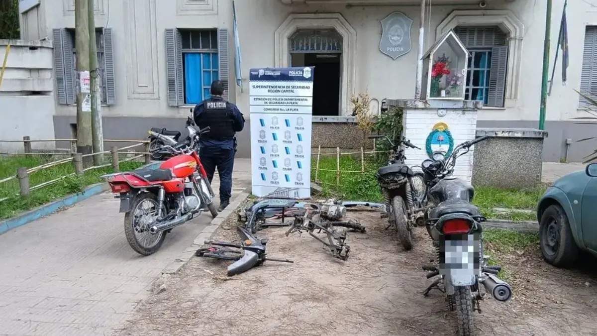 Melchor Romero: una persecución policial permitió descubrir un desarmadero de motos robadas